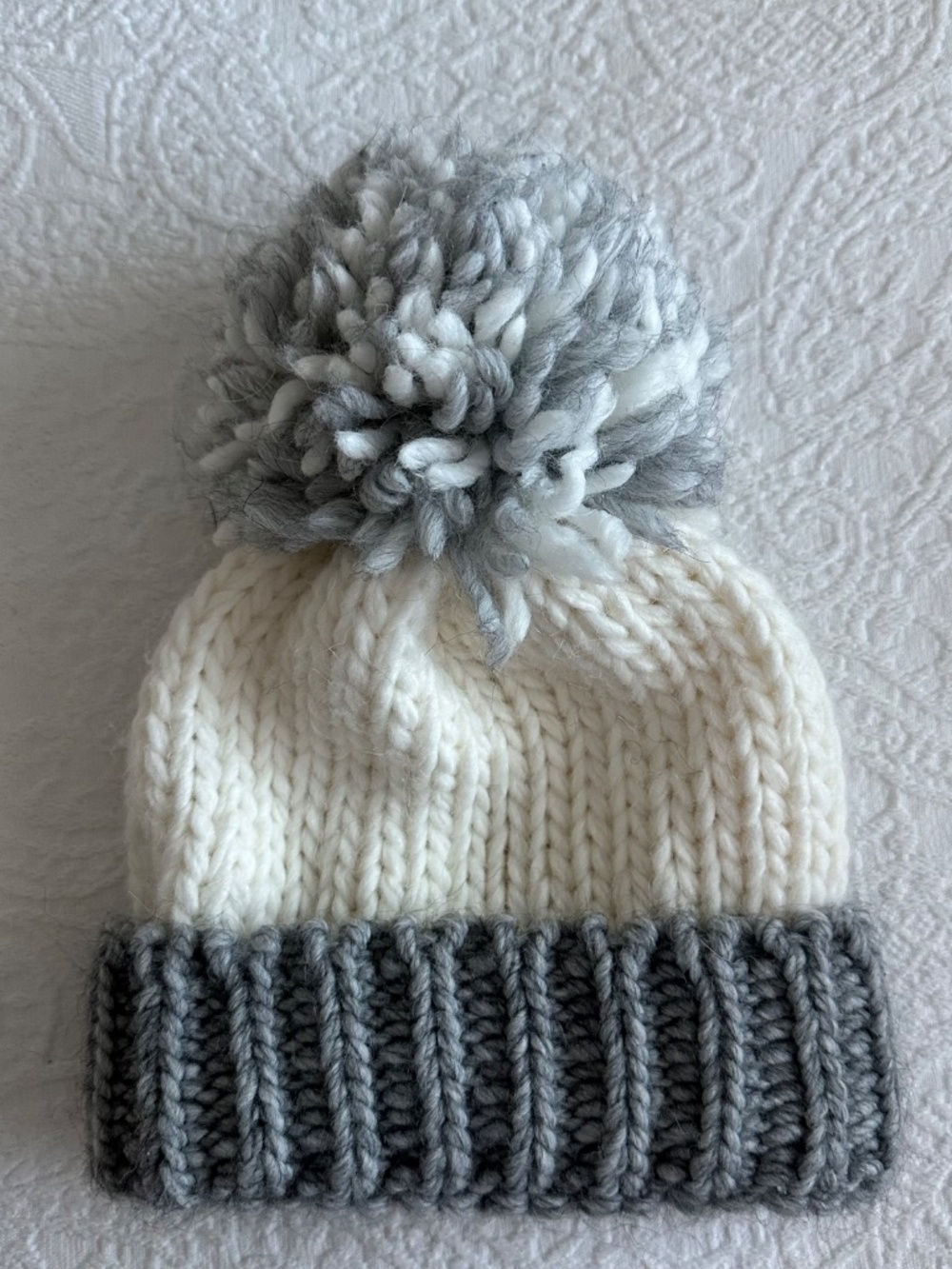 NWOT Gelso Bianco Women’s OS White and Gray Cozy Wool Blend Pom Beanie Knit Hat
